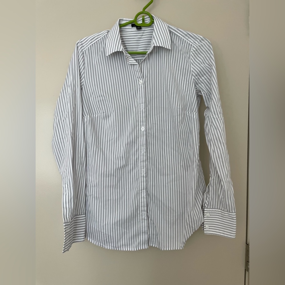 Ann Taylor fitted button down. Like new!